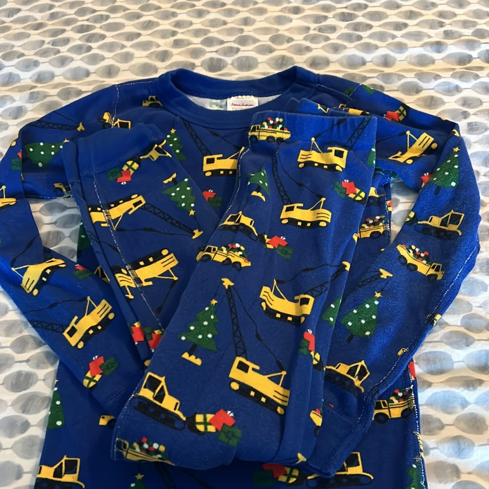 Hanna Andersson  Christmas construction PJs size 8 (130cm)